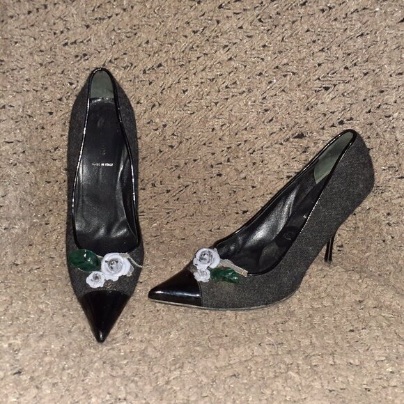 MIU MIU-Black Tweed Pointed-Toe Pump w/ Floral Design on Patent Toe-Sz 38.5-EX - Picture 1 of 8